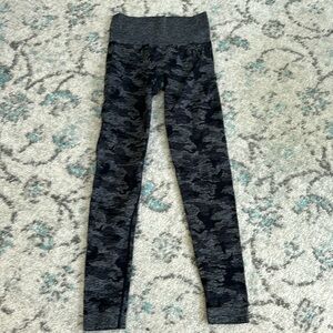 Camouflage gym shark leggings